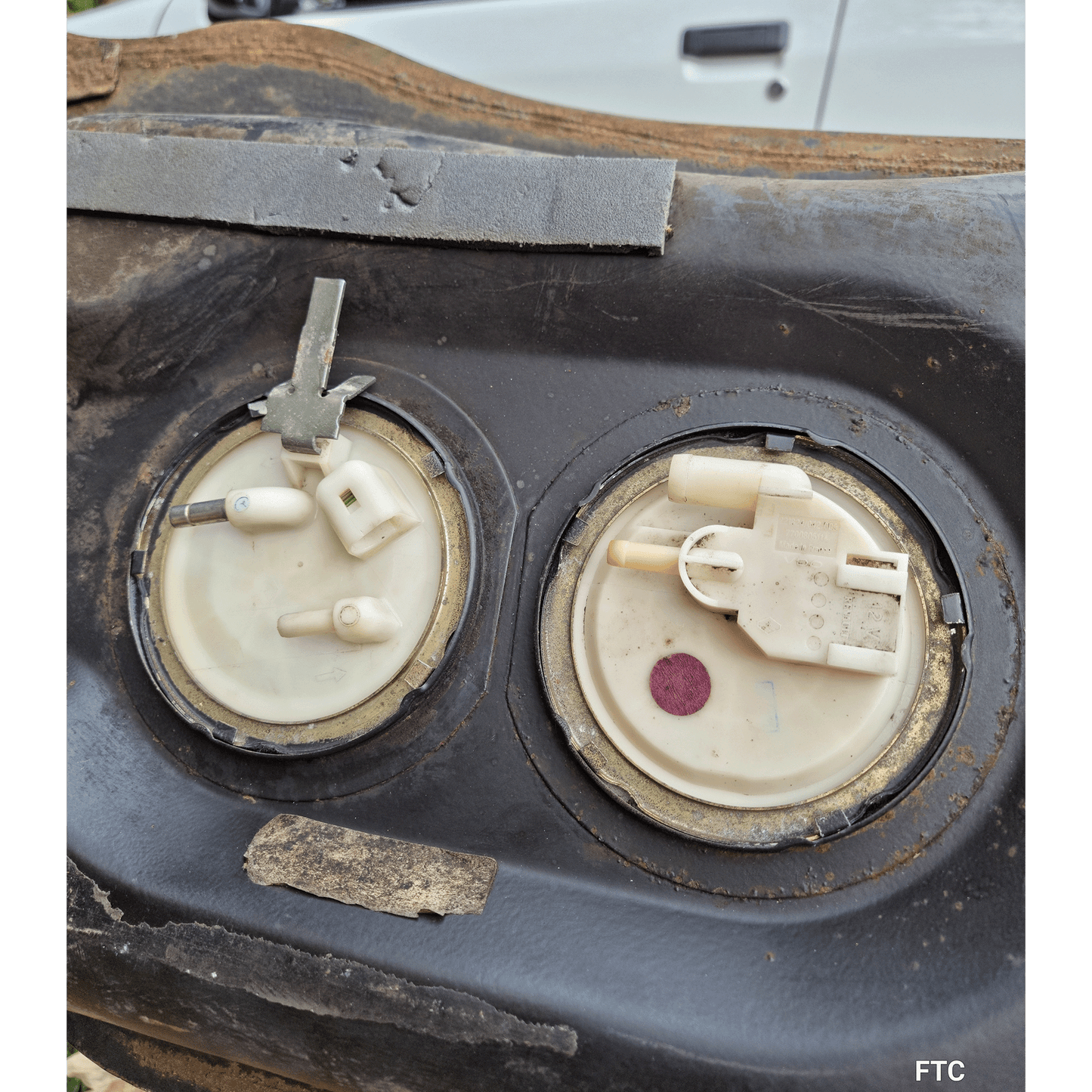 Dichtung montiert am tank Renault 19 – gasket installed fuel tank Renault