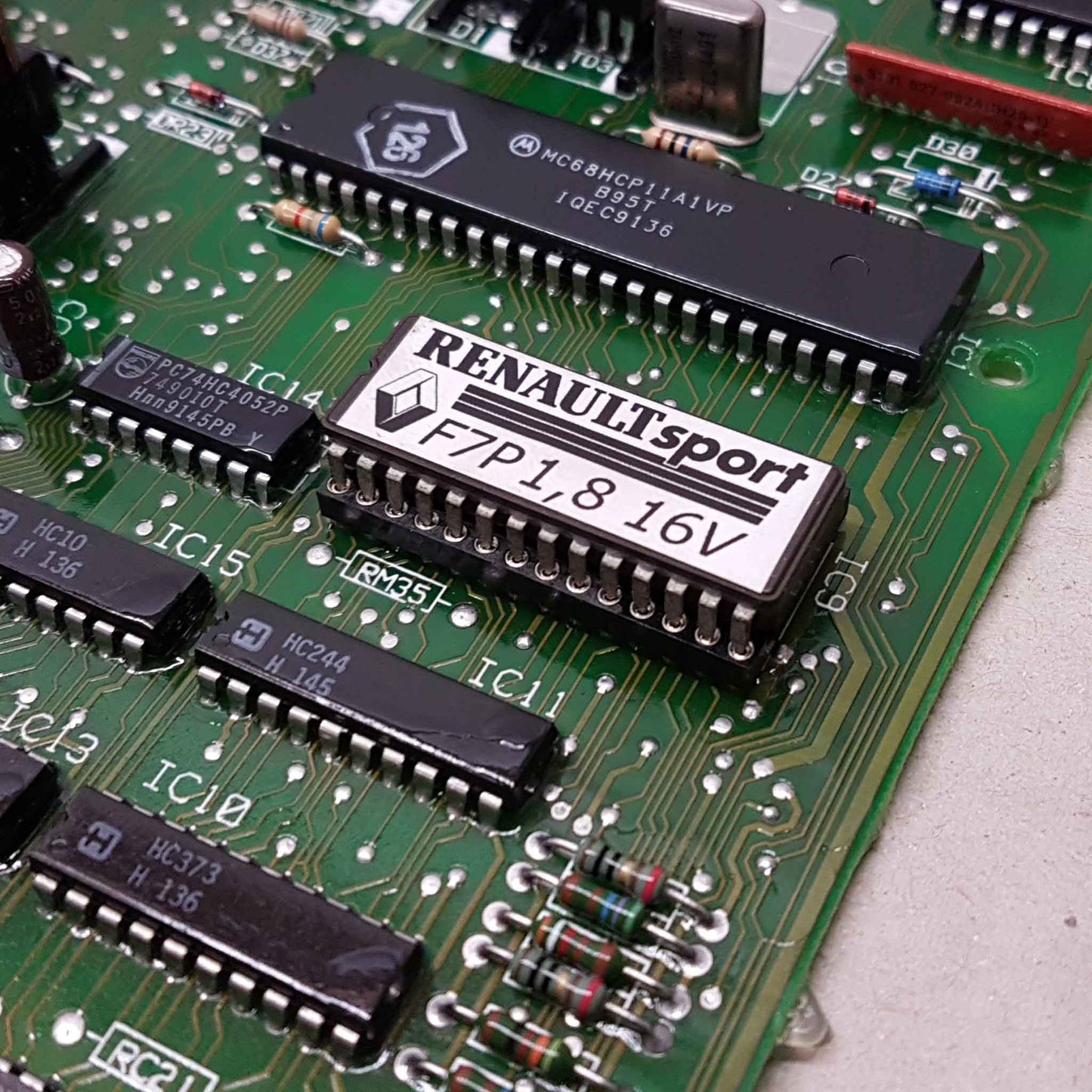 EPROM mit Sockel im Steuergerät installiert – tuning chip installed in Fenix 3A ECU – Renault Clio 16V / Williams