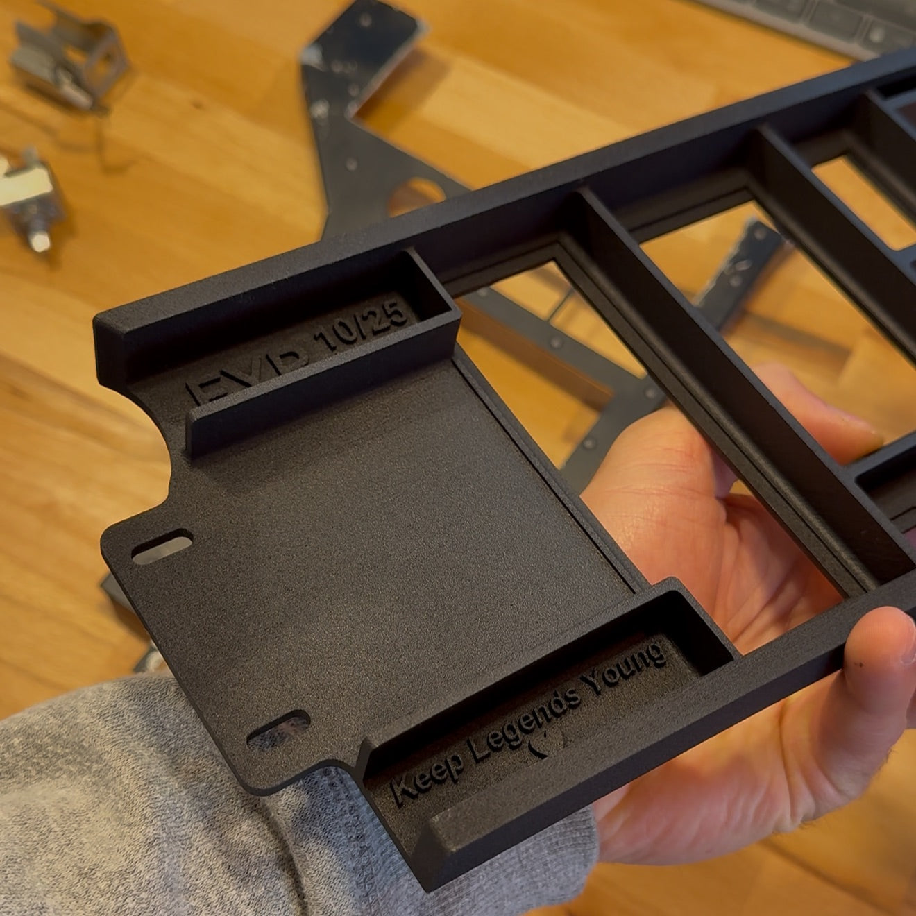 Mittelkonsole Alpine A310 in Hand gehalten Materialansicht / Alpine A310 console held in hand material view