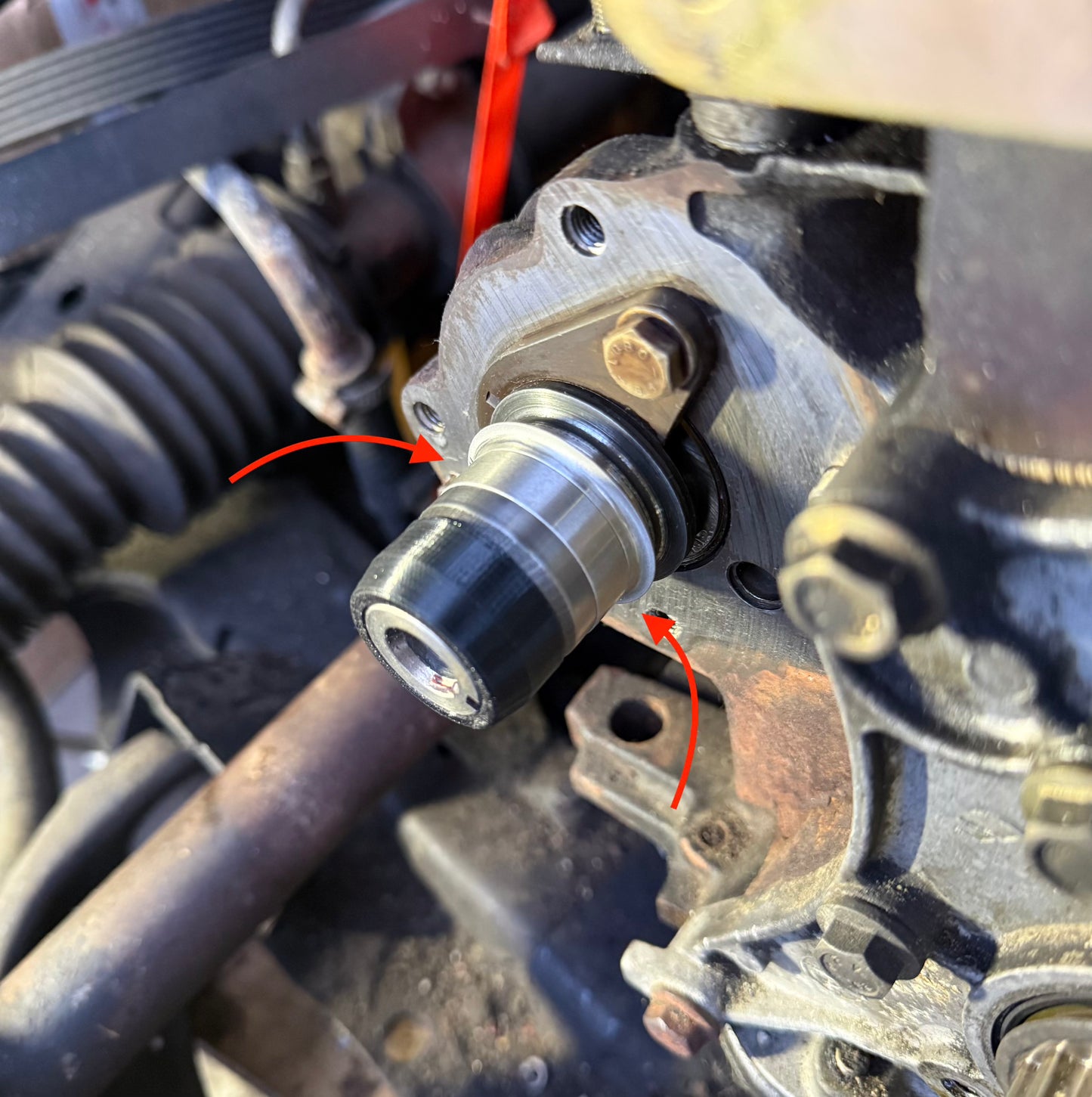 Reparaturhülse auf Welle Ölpumpe montiert Renault / Repair sleeve installed on Renault oil pump shaft
